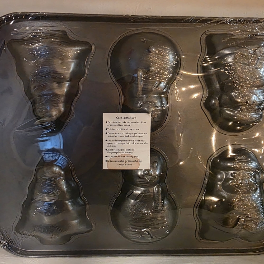 Nordic Ware Silver Gingerbread Kids Pan Also Comes With VMI Brand Cake Pan - Picture 7 of 13